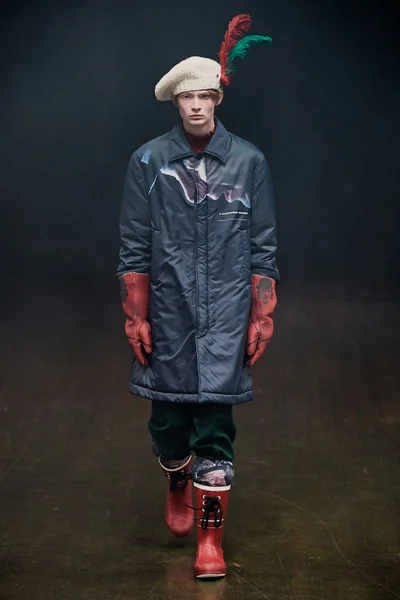 Look 32